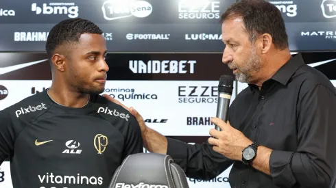 Palacios durante sua apresentação como jogador do Corinthians