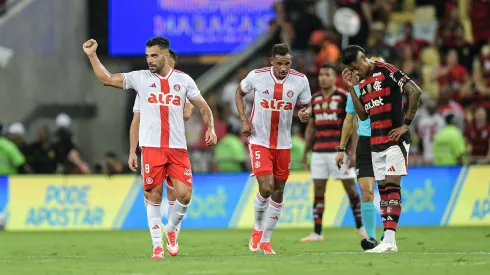 Bruno Henrique é o artilheiro máximo entre os volantes do Brasileirão desde 2003. Foto: Thiago Ribeiro/AGIF.