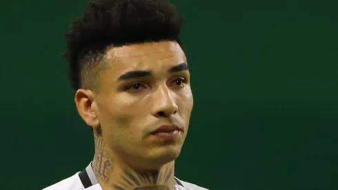 Igor Jesus jogador do Botafogo durante execução do hino nacional antes da partida contra o Palmeiras no estádio Arena Allianz Parque pelo campeonato Brasileiro A 2024. Foto: Joisel Amaral/AGIF