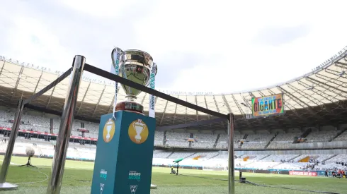 Vista da Taça de Campeão Mineiro 2025 no estádio Mineirão para partida entre América-MG e Atlético-MG pelo campeonato Mineiro 2025. Foto: Gilson Lobo/AGIF