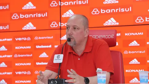 Alessandro Barcellos, presidente do Internacional, durante entrevista coletiva. Foto: Ricardo Duarte/Internacional.