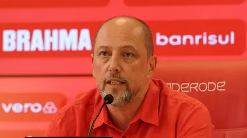 Alessandro Barcellos, presidente do Internacional em entrevista coletiva – Foto: Ricardo Duarte/SC Internacional