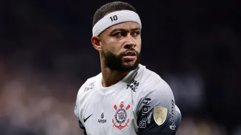 Memphis em ação pelo Corinthians – Foto: Marcello Zambrana/AGIF