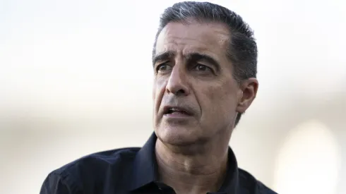 Renato Paiva no comando técnico do Botafogo – Foto: Jorge Rodrigues/AGIF