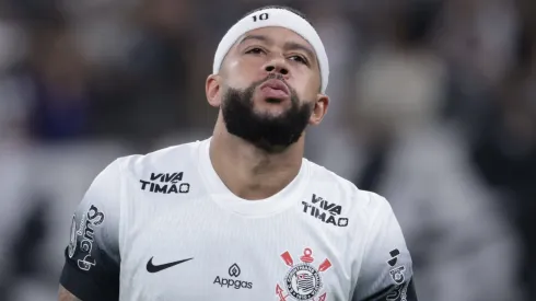 Memphis Depay preocupa o Corinthians