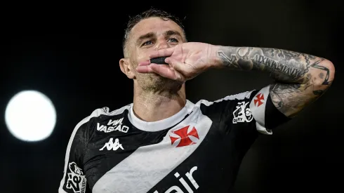 Pablo Vegetti comemorando pelo Vasco – Foto: Thiago Ribeiro/AGIF
