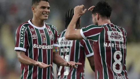 Martinelli jogador do Fluminense comemora seu gol com Thiago Silva jogador da sua equipe durante partida contra o Bragantino no estádio Maracanã pelo campeonato Brasileiro A 2025. Foto: Thiago Ribeiro/AGIF
