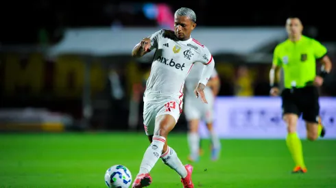 BA – SALVADOR – 06/04/2025 – BRASILEIRO A 2025, VITORIA X FLAMENGO – Wesley jogador do Flamengo durante partida contra o Vitoria no estadio Barradao pelo campeonato Brasileiro A 2025. Foto: Jhony Pinho/AGIF