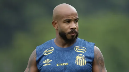 Santos deve dinheiro por conta de Patrick.