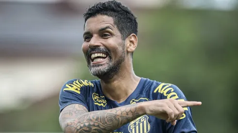 Aderlan foi testado no time titular do Santos em jogo-treino contra Água Santa