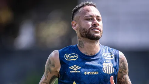 Neymar em treino do Santos, para encarar o Fluminense