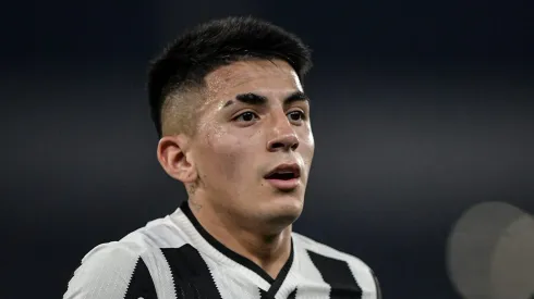 Thiago Almada, em ação pelo Botafogo – Foto: Thiago Ribeiro/AGIF