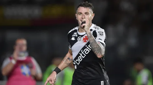 Destaque do Vasco, Vegetti tem feito a diferença em campo – Foto: Thiago Ribeiro/AGIF