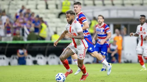 Wesley jogador do Internacional durante partida contra o Fortaleza – Foto: Baggio Rodrigues/AGIF