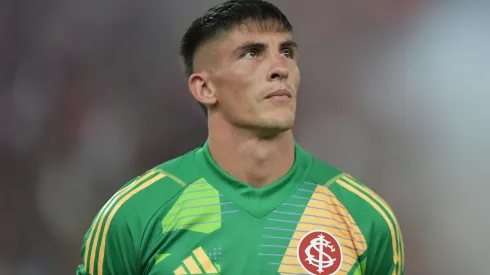 Se recuperando de lesão, Rochet irá desfalcar o Internacional contra o Palmeiras – Foto: Thiago Ribeiro/AGIF