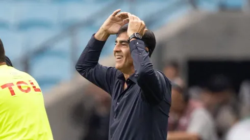 Gustavo Quinteros, técnico do Grêmio, durante partida contra o Flamengo, pelo Campeonato Brasileiro. Foto: Liamara Polli/AGIF.