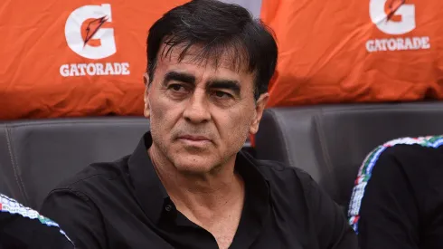 Quinteros vive momento de pressão antes do GreNal pelo Brasileirão. Foto: Joaquín Camiletti/Getty Images)