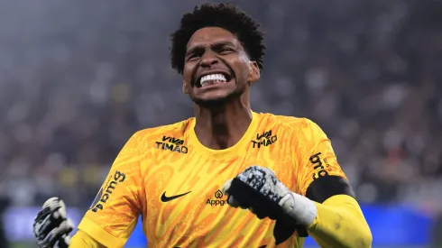 Hugo Souza tem chances de estar em Corinthians x Sport no sábado