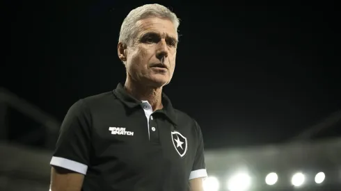 Luís Castro, técnico do Botafogo, no Engenhão, na temporadas de 2022 e 2023.