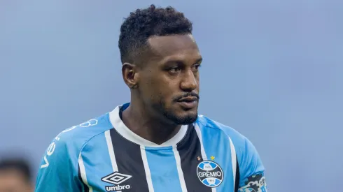 Edenilson durante partida do Imortal na Série A