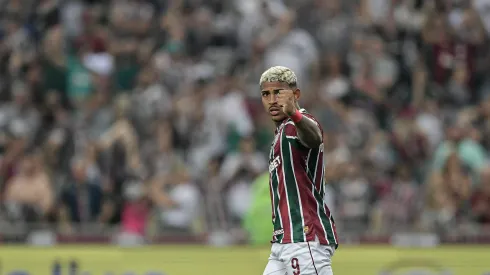 John Kennedy, jogador do Fluminense, durante partida contra o Grêmio, pela CONMEBOL Libertadores de 2024. Foto: Thiago Ribeiro/AGIF.