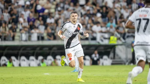 Vegetti, jogador do Vasco, comemora seu gol durante partida contra o Ceará, pelo Campeonato Brasileiro. Foto: Baggio Rodrigues/AGIF.