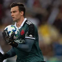 Torcida do Vasco exalta Léo Jardim após empate no clássico: “Meu herói não usa capa…”