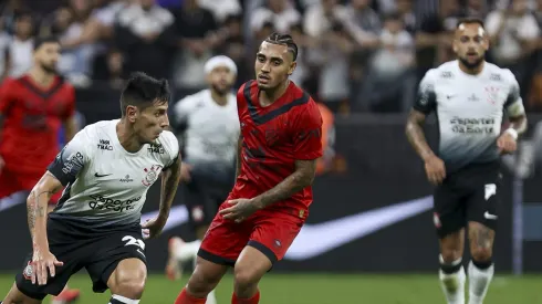 Du Queiroz durante partida de ontem (19) em Itaquera.