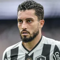 Após derrota, Alex Telles diz que momento não é bom e pede união para o Botafogo