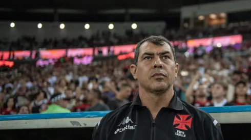 Fábio Carille, técnico do Vasco, durante partida contra o Flamengo, pelo Brasileirão Betano. Foto: Thiago Ribeiro/AGIF.