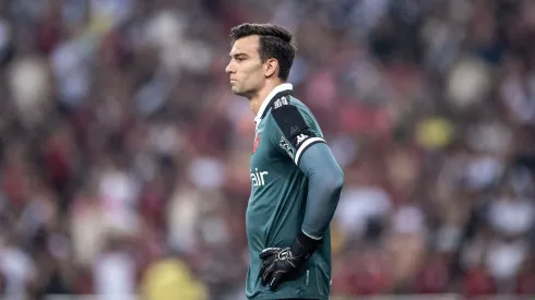 Léo Jardim, goleiro do Vasco, durante partida contra o Flamengo, pelo Brasileirão Betano. Foto: Thiago Ribeiro/AGIF.