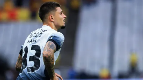 Leo Mana, camisa 33 do Corinthians, está arrancando elogios da Fiel após destaque na temporada 2025