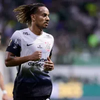 André Carrillo do Corinthians chama atenção por vínculo com jovens da base nos bastidores do clube