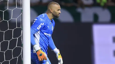 Weverton, goleiro do Palmeiras volta ser o xodó na torcida alviverde que está otimista com a vitória na Libertadores contra o Bolívar