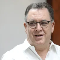 Marcelo Teixeira conversa com Thiago Motta, ex-Juventus e atualmente livre no mercado