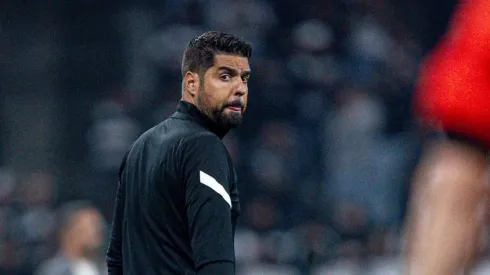 SP – SAO PAULO – 01/06/2024 – BRASILEIRO A 2024, CORINTHIANS X BOTAFOGO – Antonio Oliveira tecnico do Corinthians durante partida contra o Botafogo no estadio Arena Corinthians pelo campeonato Brasileiro A 2024.