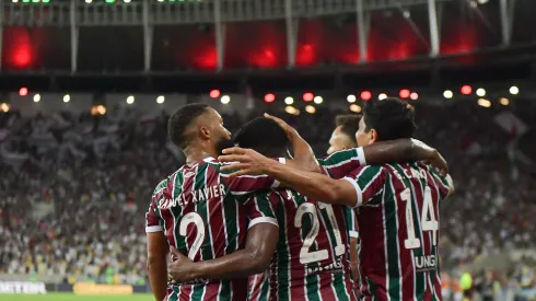 RJ – RIO DE JANEIRO – 20/04/2025 – BRASILEIRO A 2025, FLUMINENSE X VITORIA – German Cano jogador do Fluminense comemora seu gol com jogadores do seu time durante partida contra o Vitoria no estadio Maracana pelo campeonato Brasileiro A 2025. Foto: Thiago Ribeiro/AGIF