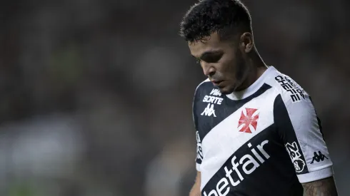 Adson jogador do Vasco durante partida contra o Lanús no estádio São Januário pelo campeonato Copa Sul-americana 2025. Foto: Jorge Rodrigues/AGIF