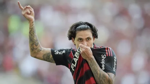 RJ – RIO DE JANEIRO – 27/04/2025 – BRASILEIRO A 2025, FLAMENGO X CORINTHIANS – Pedro jogador do Flamengo comemora seu gol durante partida contra o Corinthians no estadio Maracana pelo campeonato Brasileiro A 2025. Foto: Alexandre Loureiro/AGIF