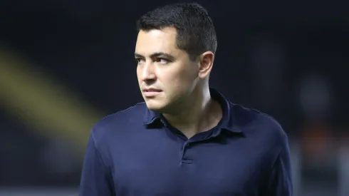 Pedro Martins tem situação exposta no Santos