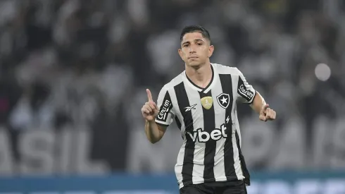 Savarino, jogador do Botafogo, durante partida contra o Fluminense, pelo Campeonato Carioca. Foto: Thiago Ribeiro/AGIF.