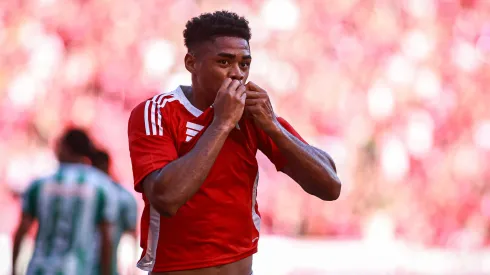 Victor Gabriel jogador do Internacional comemora seu gol durante partida contra o Juventude no estadio Beira-Rio pelo campeonato Brasileiro A 2025. Foto: Maxi Franzoi/AGIF