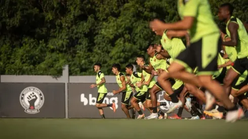 O Vasco segue com a preparação com foco no duelo contra o Operário-PR, pela Copa do Brasil, mas desgaste em campo tem revolta os torcedores