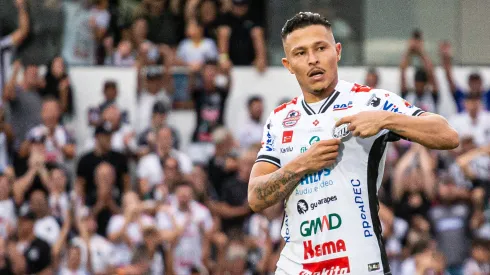 Neto Paraíba é um dos destaques do Operário, adversário do Vasco na Copa do Brasil – Foto: Giovani Baccin/AGIF