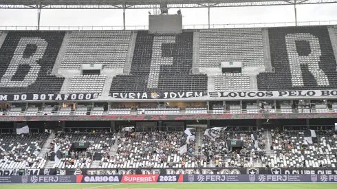 Torcida do Botafogo no Estádio Nilton Santos – Foto: Thiago Ribeiro/AGIF