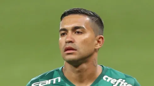 Dudu com a camisa do Palmeiras em jogo no Allianz Parque.