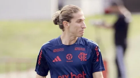 Filipe Luís vai renovar com o Flamengo para a temporada