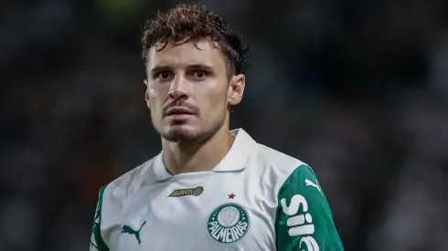 Raphael Veiga sofreu a penalidade que deu a vitória ao Palmeiras.