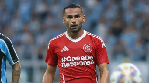 Thiago Maia em ação pelo Internacional.