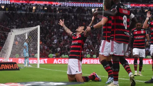 Pedro comemora gol marcado em partida diante do Cruzeiro. Foto: SPP Sport Press Photo. / Alamy Stock Photo